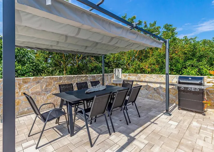 2 Bedroom Stunning In *