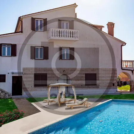 2 Bedroom Stunning In Apartment