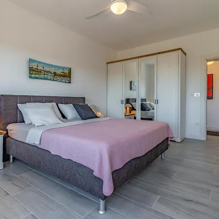 Apartment 2 Bedroom Amazing In *