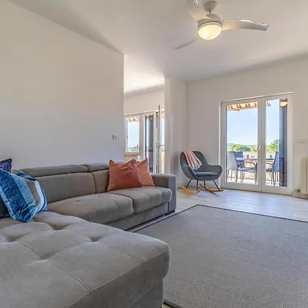 2 Bedroom Amazing In Apartment